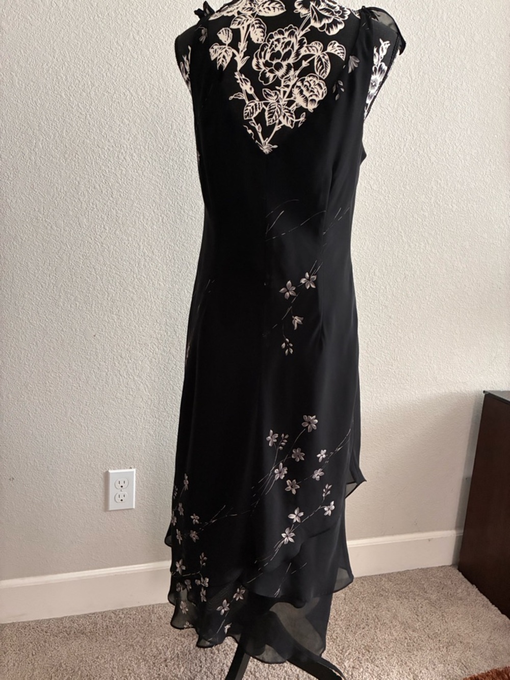 Evan Picone Black Maxi Dress with White Floral Embroidery
